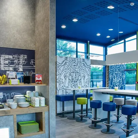 מלון Ibis Budget Sud Pres D'arenes